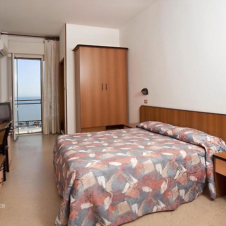 Hotel Royal-Spiaggia غاتيو أ ماري المظهر الخارجي الصورة