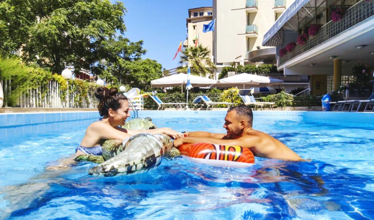 Hotel Royal-Spiaggia غاتيو أ ماري المظهر الخارجي الصورة